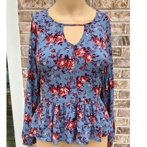 American Eagle Blue Floral Peplum Top - Picture 2 of 6